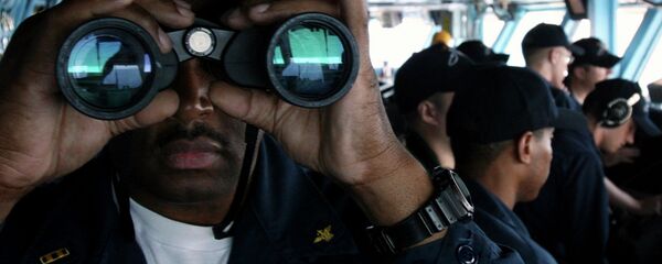 US Navy sailor CW02 Ernest Jackson, 42, of San Diego, California, peers through binoculars from the bridge of the USS Nimitz on Tuesday, June 5, 2007, in the Persian Gulf, where the Nimitz and the USS John C. Stennis aircraft carrier groups are on patrol - Sputnik International