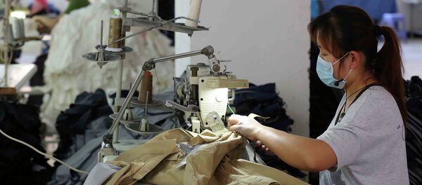 This picture taken on May 12, 2015 shows Chinese workers making jeans at a clothing factory in Shishi, east China's Fujian province. - Sputnik International
