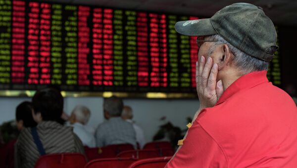 This photo taken on August 13, 2015 shows investors monitoring screens showing stock market movements at a brokerage house in Shanghai - Sputnik International