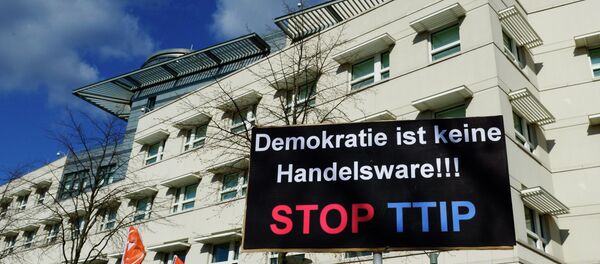 A sign reading Democracy is no trading good, Stop TTIP is lifted in front of the US embassy during a protest against the proposed US-EU free trade pact or Transatlantic Trade and Investment Partnership (TTIP) in Berlin on April 18, 2015 A sign reading Democracy is no trading good, Stop TTIP is lifted in front of the US embassy during a protest against the proposed US-EU free trade pact or Transatlantic Trade and Investment Partnership (TTIP) in Berlin on April 18, 2015 - Sputnik International