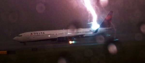 Delta Flight Lightning Strike - Sputnik International
