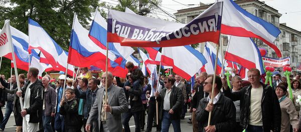 Participants of the May Day demonstration in Simferopol with a poster Our choice - Russia Participants of the May Day demonstration in Simferopol with a poster Our choice - Russia - Sputnik International