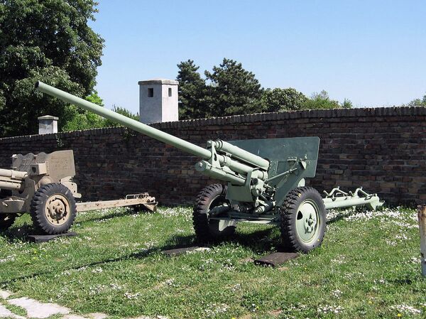 The 57-mm anti-tank gun model 1941 (ZiS-2) developed and adopted in the opening days of the Great World War. - Sputnik International