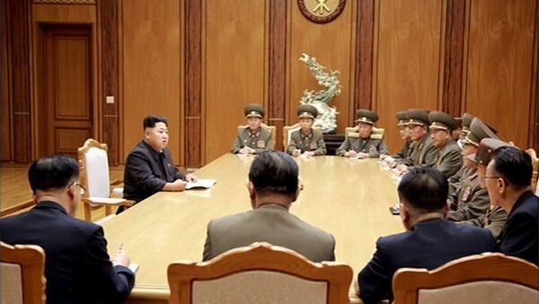 This screen grab taken from North Korean TV and released by South Korea's news agency Yonhap on August 21, 2015 shows North Korean leader Kim Jong-Un (2nd L) during an emergency meeting of the powerful Central Military Commission on August 20, 2015 - Sputnik International
