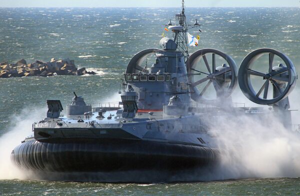 The Yevgeny Kocheshkov small landing hovercraft during a rehearsal of a Navy Day Parade in the Marine Canal of Baltiysk - Sputnik International
