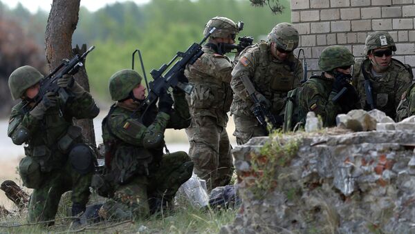 Members of the US Army 173rd Airborne Brigade and Lithuania's soldiers practice during the combined Lithuanian-US training exercise at the Gaiziunai Training Area some 110 kms (69 miles) west of the capital Vilnius Lithuania, Tuesday, July 7, 2015 - Sputnik International