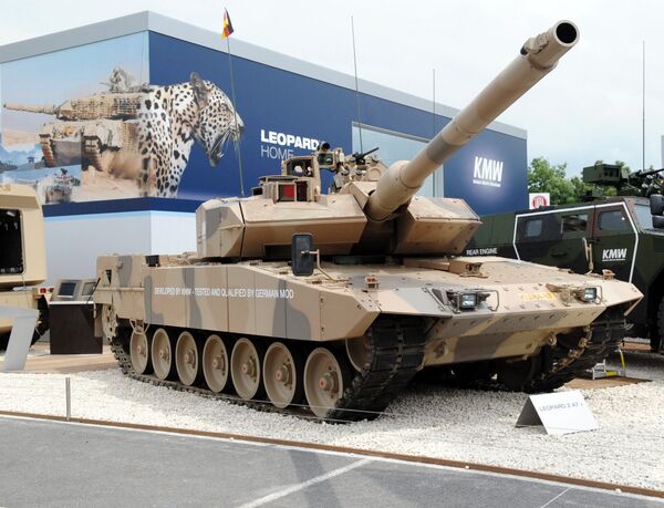 The battle tank Leopard 2 A7 is presented by German Krauss-Maffei Wegmann (KMW) on June 14, 2010 at Eurosatory 2010 in Villepinte near Paris - Sputnik International