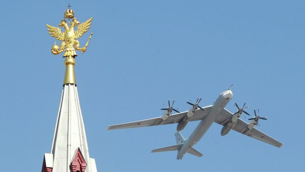 Tupolev 95 strategic bombers fly over Red Square during the Military Parade dedicated to the 65th anniversary of the Victory in the Great Patriotic War - Sputnik International