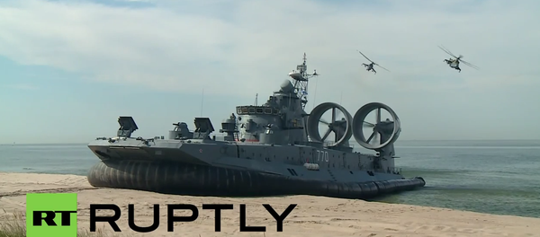 Real Sea Monster! Watch World’s Biggest Hovercraft Storming a Shore Real Sea Monster! Watch World’s Biggest Hovercraft Storming a Shore - Sputnik International