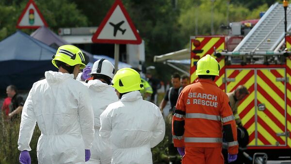 Emergency services and crash investigation officers work at the site where a Hawker Hunter fighter jet crashed onto the A27 road at Shoreham near Brighton, Britain August 23, 2015 - Sputnik International