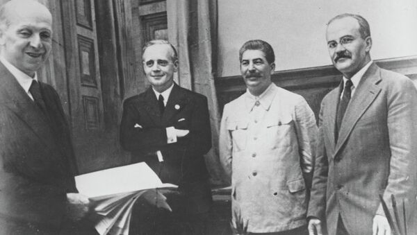 Soviet Commissar for Foreign Affairs Vyacheslav Mikhailovich Molotov, far right, General Secretary of the Communist Party Josef Stalin, second from right, and German Reich Foreign Minister Joachim von Ribbentrop, third from right, pose together after signing the German-Soviet non-aggression pact in Moscow, August 23, 1939 - Sputnik International