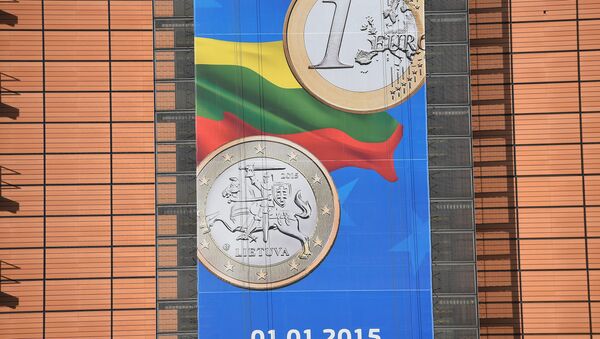 A picture shows a detail of a banner welcoming Lithuania into the Eurozone hung on the European Commission headquarters in Brussels on January 5, 2015 - Sputnik International