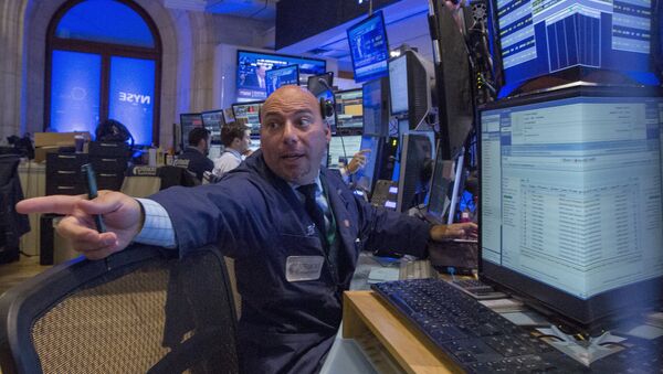 Traders work on the floor of the New York Stock Exchange August 24, 2015 - Sputnik International