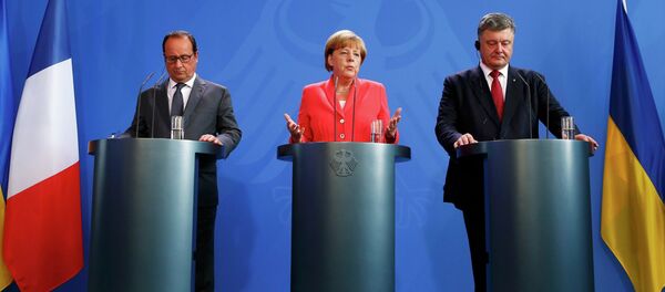 German Chancellor Angela Merkel, French President Francois Hollande (L) and Ukrainian President Petro Poroshenko speak to media after their meeting in the Chancellery in Berlin, Germany, August 24, 2015 German Chancellor Angela Merkel, French President Francois Hollande (L) and Ukrainian President Petro Poroshenko speak to media after their meeting in the Chancellery in Berlin, Germany, August 24, 2015 - Sputnik International