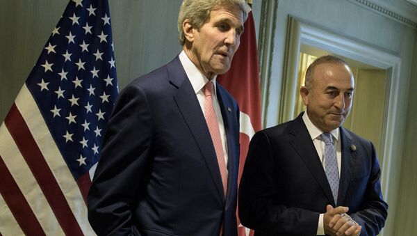 US Secretary of State John Kerry, left, and Turkey’s Foreign Minister Mevlut Cavusoglu - Sputnik International