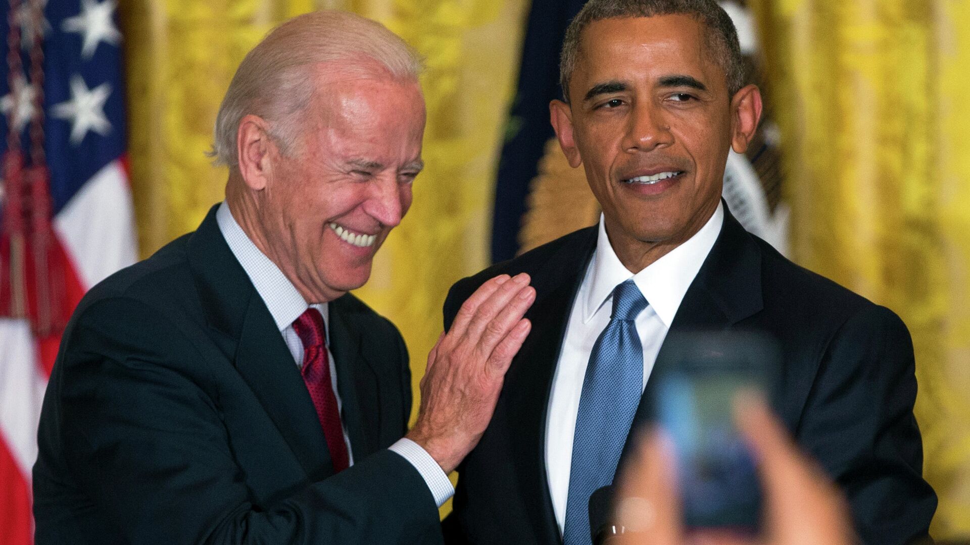 Vice President Joe Biden and President Barack Obama react after a heckler is removed from the East Room of the White House. - Sputnik International, 1920, 19.04.2022