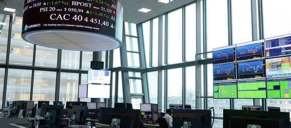 Stock market operator Euronext's unversal analysts work in the market services surveillance room center at the new Euronext headquarters in the La Defense business district, near Paris Stock market operator Euronext's unversal analysts work in the market services surveillance room center at the new Euronext headquarters in the La Defense business district, near Paris - Sputnik International