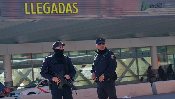 Police stand guard in front of teh Atocha train station in Madrid - Sputnik International
