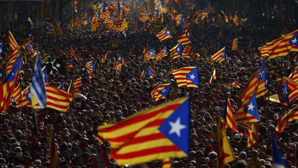 Hundreds of thousands of demonstrators stand on the streets waving their “estelada” flags, that symbolizes Catalonia's independence, during a protest calling for the independence of Catalonia in Barcelona, Spain - Sputnik International