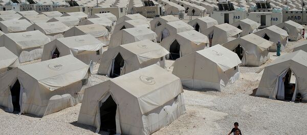 Syrian refugees wander around a refugee camp in Suruc, on the Turkey-Syria border, Friday, June 19, 2015 Syrian refugees wander around a refugee camp in Suruc, on the Turkey-Syria border, Friday, June 19, 2015 - Sputnik International