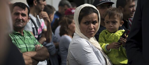 Migrants wait for the visit of German President Joachim Gauck in an asylum seekers accommodation facility in Berlin, Germany, August 26, 2015 - Sputnik International