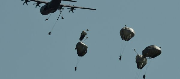 A multinational brigade of paratroopers take part in the Swift Response airborne training exercise in Hohenfels, southern Germany on August 26, 2015 - Sputnik International