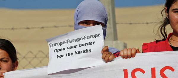 Syrian refugees wait for a visit by U.N. High Commissioner for Refugees Antonio Guterres, at the Midyat refugee camp in Mardin, southeastern Turkey, near the Syrian border, Saturday, June 20, 2015 - Sputnik International