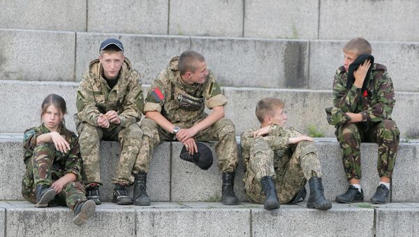Members of the Right Sector group rest prior their rally in the center Kiev, Ukraine, Tuesday, July 21, 2015 - Sputnik International