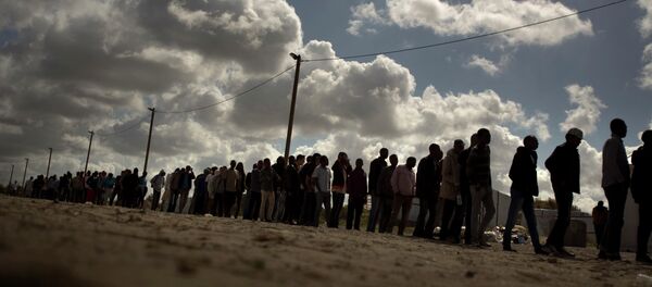 Migrants line up as the wait for a food ration distributed by the Banque Alimentaire of Calais at a camp in northern France, Tuesday, Aug. 4, 2015 Migrants line up as the wait for a food ration distributed by the Banque Alimentaire of Calais at a camp in northern France, Tuesday, Aug. 4, 2015 - Sputnik International