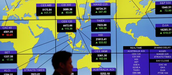 A man walks past a bank's electronic board showing the share index around the world at Hong Kong Stock Exchange Thursday, Aug. 27, 2015 - Sputnik International
