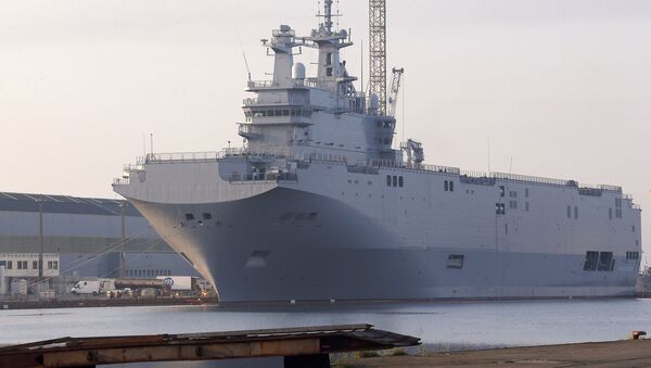 The Vladivostok warship, the first of two Mistral-class helicopter carriers ordered by Russia, docks on the port of Saint-Nazaire, western France - Sputnik International