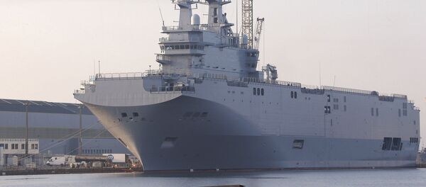 The Vladivostok warship, the first of two Mistral-class helicopter carriers ordered by Russia, docks on the port of Saint-Nazaire, western France - Sputnik International