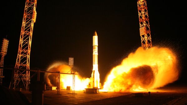 The Proton-M rocket carrying the Astra 2E communication satellite blasts off from the Baikonur cosmodrome - Sputnik International