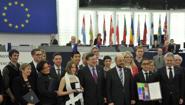 Martin Schultz, third right, president of the European Parliament, and European Commission president Jose Manuel Barroso, fourth right, pose during a ceremony commemorating the Nobel Peace Prize, Wednesday, Dec 12, 2012 at the European Parliament in Strasbourg, eastern France - Sputnik International