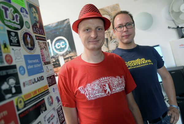 Founder of German news blog Netzpolitik org (Net politics), Markus Beckedahl (R), and one of the blog's authors, Andre Meister, pose for a picture in their editorial office in Berlin on August 4, 2015 Founder of German news blog Netzpolitik org (Net politics), Markus Beckedahl (R), and one of the blog's authors, Andre Meister, pose for a picture in their editorial office in Berlin on August 4, 2015 - Sputnik International