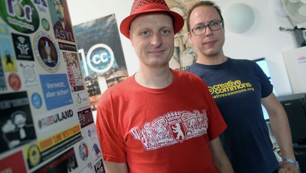 Founder of German news blog Netzpolitik org (Net politics), Markus Beckedahl (R), and one of the blog's authors, Andre Meister, pose for a picture in their editorial office in Berlin on August 4, 2015 - Sputnik International