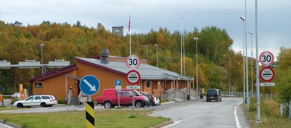 The Norwegian border crossing station at Storskog. The exact border is between the two pillars behind the black van. There is a Russian station further away. - Sputnik International