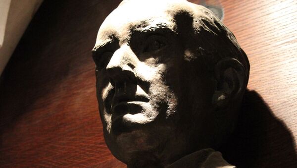 Bust of Tolkien in the chapel of Exeter College, Oxford - Sputnik International