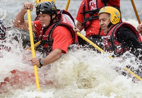 Russian Foreign Minister Sergei Lavrov easily went through the treacherous rapids in northwestern Russia   - Sputnik International