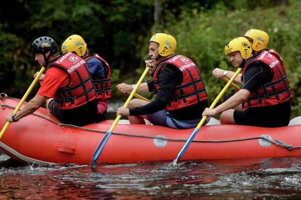 Russian Foreign Minister Sergei Lavrov while rafting in Russia's northwest - Sputnik International