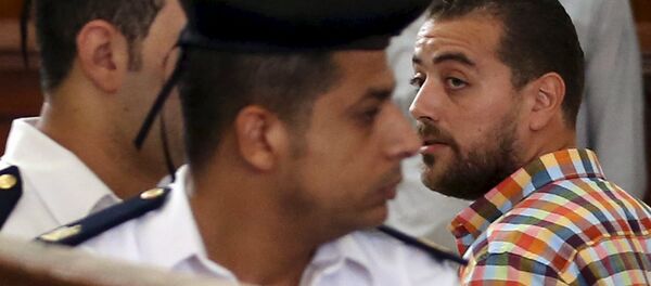 Al Jazeera television journalist Baher Mohamed walks to the dock before hearing the verdict at a court in Cairo, Egypt, August 29, 2015 - Sputnik International