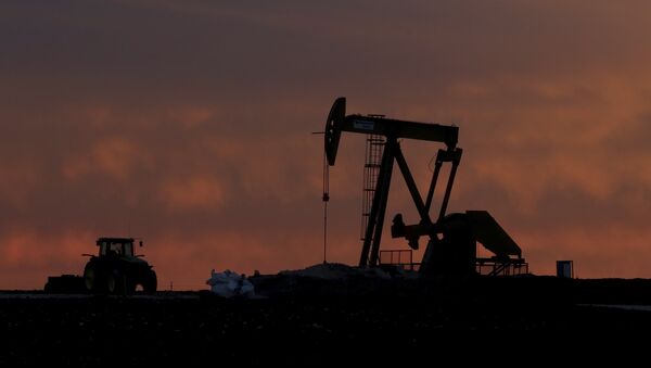 A well pump works at sunset on a farm near Sweetwater, Texas, Monday, Dec. 22, 2014 - Sputnik International