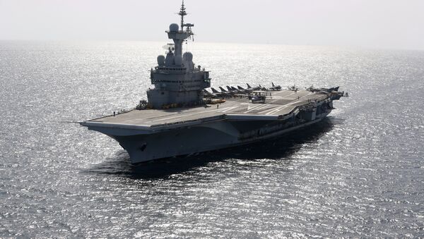 A French Navy HawEye prepares to take off from the aircraft carrier Charles de Gaulle operating in the Gulf on February 26, 2015 - Sputnik International