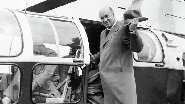 Igor I. Sikorsky America's Russian born helicopter designer, leaves the helicopter station in London's south bank on April 23, 1958 for flight to the Westland Aircraft Company's works at Yeovil, Somerset, England - Sputnik International