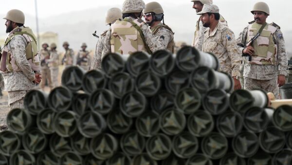Saudi soldiers from an artillery unit stand behind a pile of ammunition. - Sputnik International