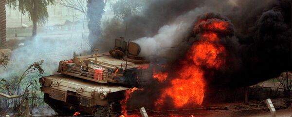 Huge flames come out of a US Abrams battle tank. - Sputnik International