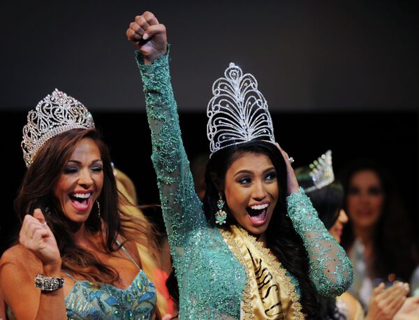 Married With Children: Canada Steals the Show at Mrs Universe 2015 - Sputnik International