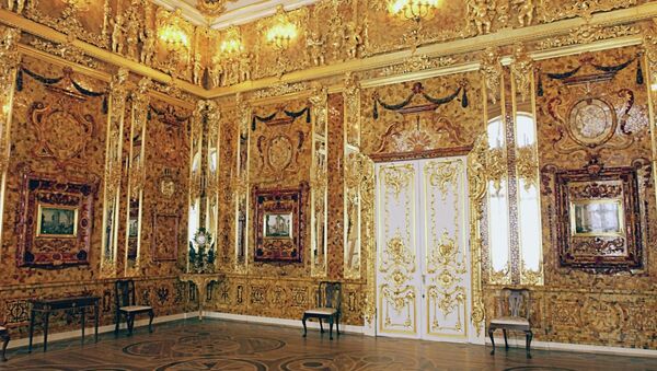 The famous Amber Room in Catherine Palace near St. Petersburg, Pushkin - Sputnik International