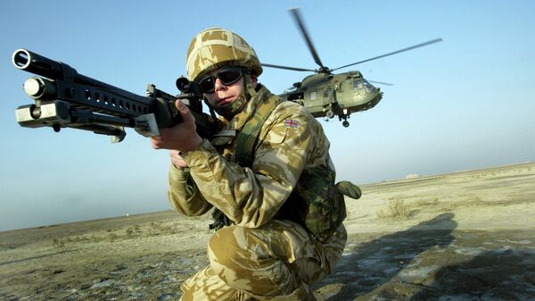 British paratrooper participates in exercises with helicopters from the 845 Royal Navy Squadron - Sputnik International