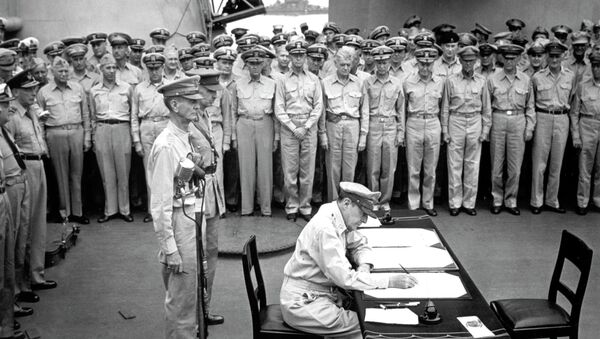 Gen. Douglas MacArthur signs the Japanese surrender documents, September 2, 1945, aboard the USS Missouri in Tokyo Bay.  - Sputnik International